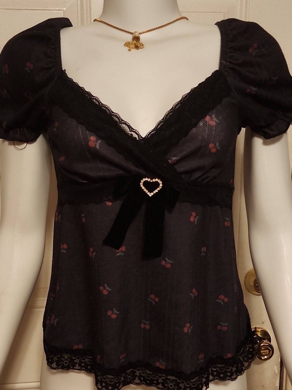 ROMWE Black Lace-Trim Puff Sleeve Top with Heart Bow
